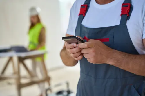 Cropped Photo Of Construction Worker Typing Messag 2025 03 06 16 27 04 Utc